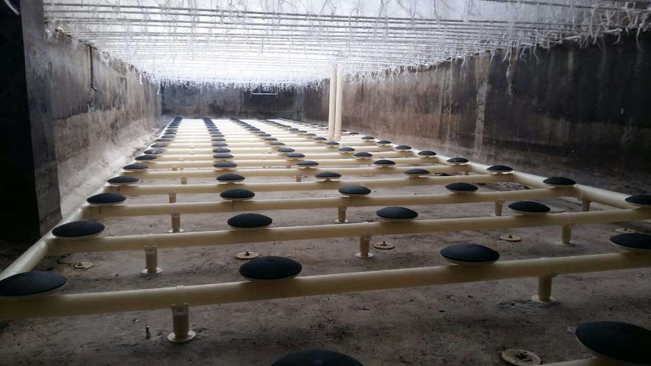 盤(pán)式曝氣器施工現(xiàn)場(chǎng)